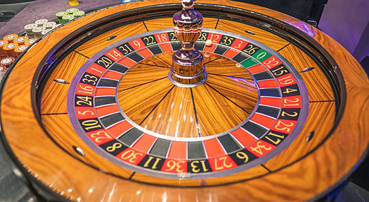 Casino roulette table